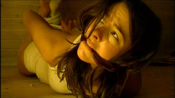 dreamofbondagesex:  hometownhorror:  whatawaist:  Fiona Horsey after being tied up