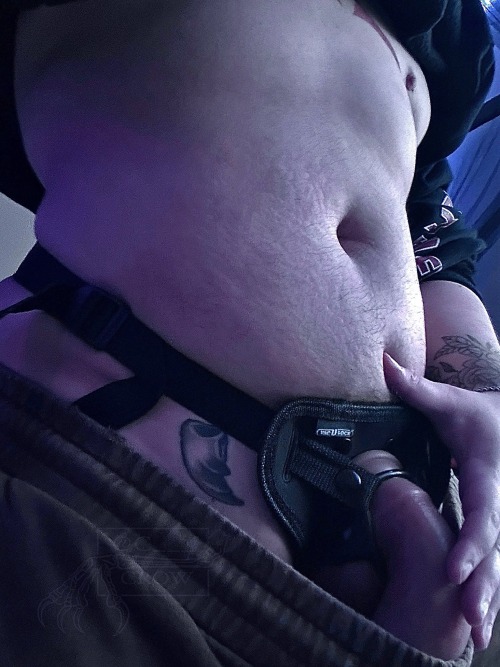 In Another World I Would Be Dysphoric About Having Wide Hips, But In This World Boys Love Feeling Weight