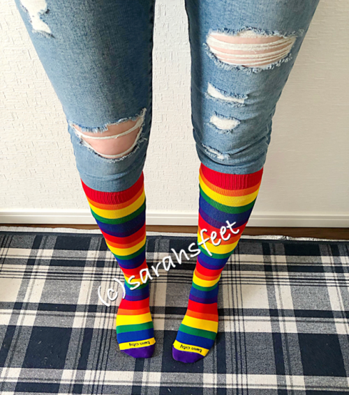 sarahsfeet: Hey guys! Check out these super adorable socks that a customer got for me as a gift! He 