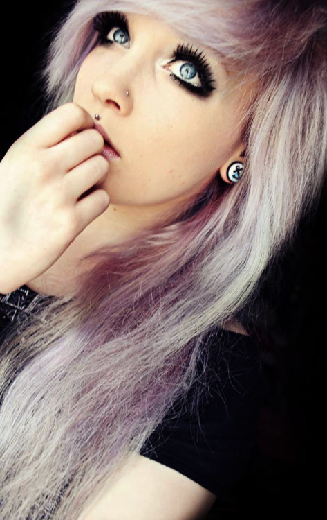 dropdeadbeautiesxo:  https://www.youtube.com/channel/UCJKkDLsBN4g7v0KlyYjmY0g 