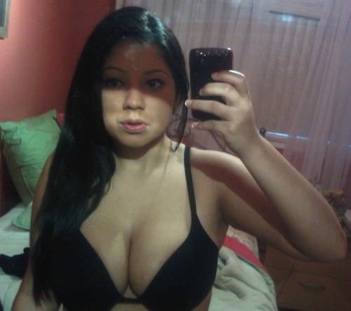 bustylatinas:  astoldbyclitliquor:  🔥🔥🔥Fuego Latina🔥🔥🔥  Cant get enough of her