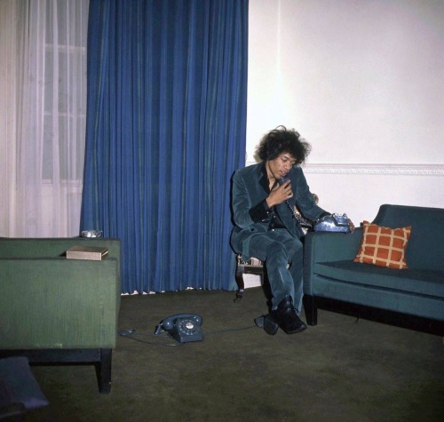 retro2mod:  Jimi Hendrix by Petra Niemeier