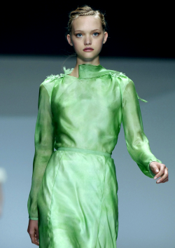 furples:  Gemma and Vlada @ Rochas Spring 2006  