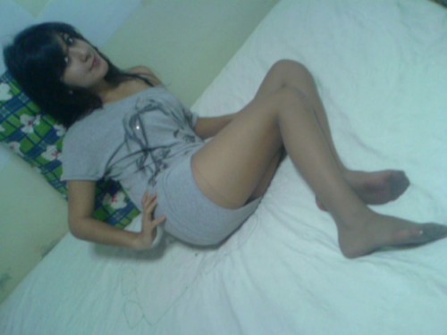 webcams-hispanas:  Aficionada Chica desfila adult photos