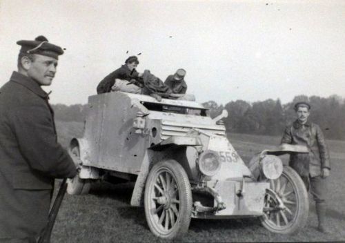 dieselfutures:Automitrailleuse Renault modèle 1915