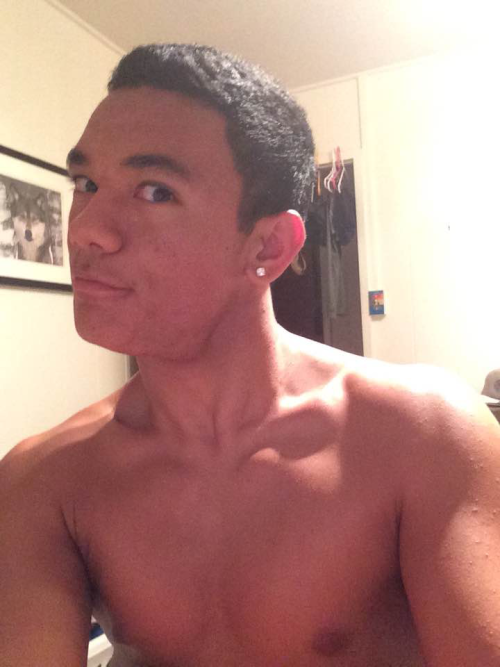 boysleaked:  Cute boy from Hawaii. Send me the kik or snapchat of a guy who you want to see and I’ll
