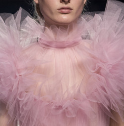 themakeupbrush:  Giambattista Valli S/S 2019