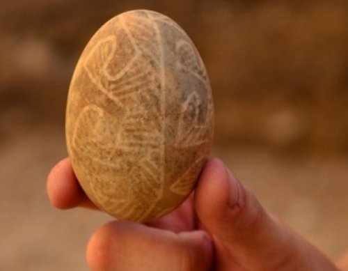 boneandpapyrus: A 500-year-old Easter egg was found during excavations in Lviv, the press service of