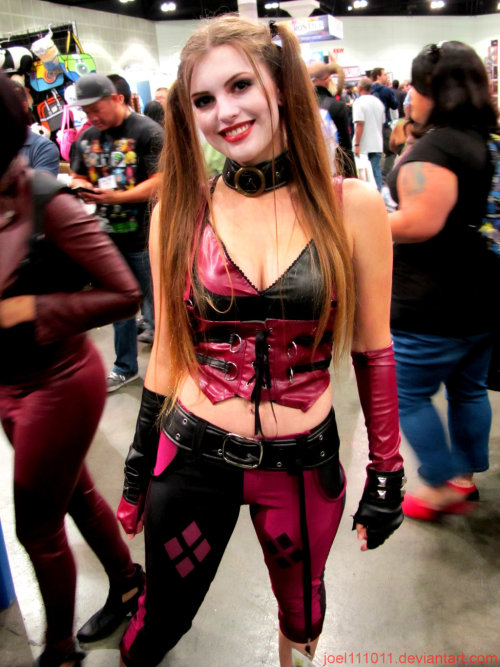 hotcosplaychicks:  Harley Quinn Cosplay 02 Comikaze Expo 2014 by Joel111011   Check out http://hotcosplaychicks.tumblr.com for more awesome cosplay 