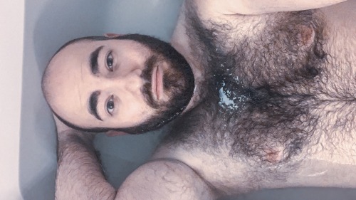 van-eazy:just-korey:Rub a dub dub. 🛀There’s a cub in the tub. Nom nom nom 🤤 Your knob is in my gob 