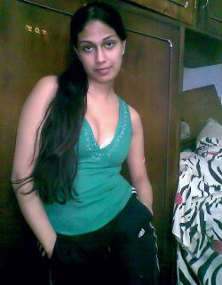 fuckmydesiwife:  Indian young hottie gf posing