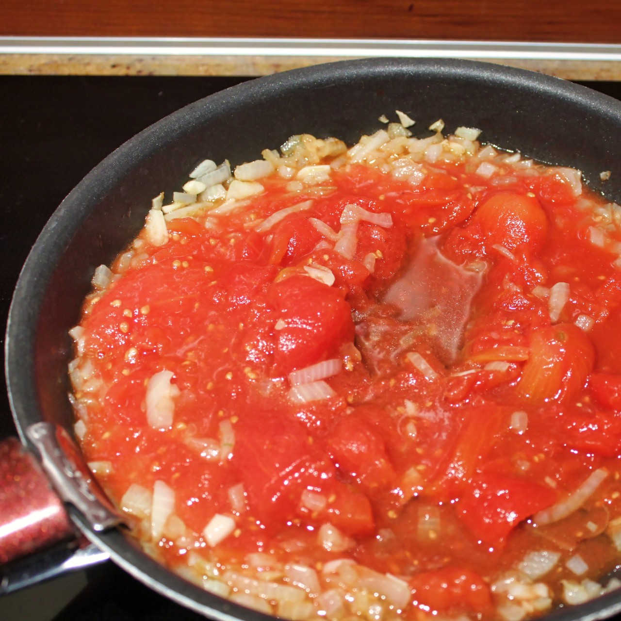 Tomato Sauce Making
Please check the recipe by Tastes of Health to find out how easy it is to prepare Tomato Sauce at home.