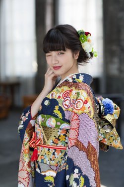 Taishou-Kun: Komatsu Nana 小松菜奈 Modelling In Furisode For Kyoto Kimono Yuzen