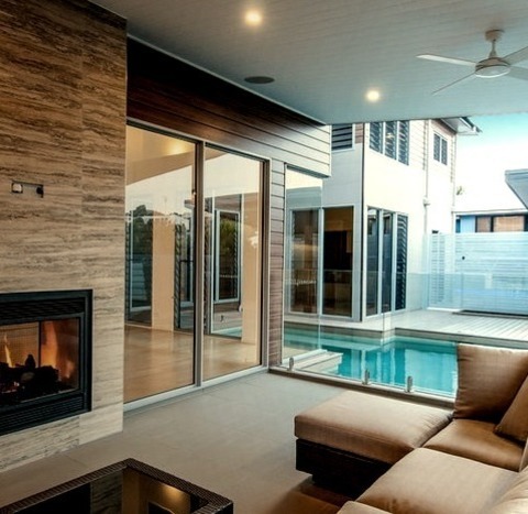 Side Yard - Contemporary DeckPhoto Of A Large, Modern Side Yard Water Fountain Deck With An Addition
