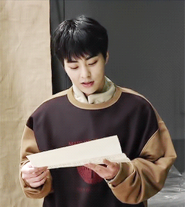 fyxiubaek:xiumin always thinking of baekhyun ♡