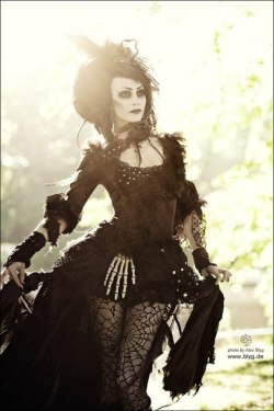 victorian-goth:  Victorian goth http://victorian-goth.tumblr.com/