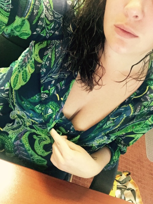 girls-masturbate-to:  hotoasislove:  Good morning from the office. ❤️ I hope you all have a beautiful day - full of feeling loved, appreciated and craved. 💋  Milf