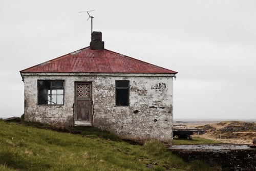 abandoned farmhouses in Icelandphotos by Skyler BrownAbandoned Blog | Main Photo Blog | Facebook | I