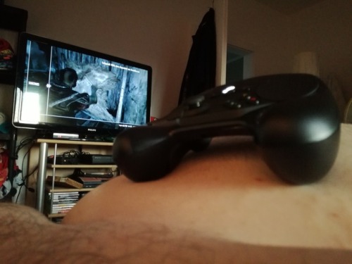 Girlfriend bought me steam link   controller and set up everyting. So i can play from bed now. My view …