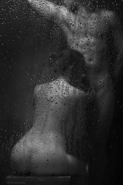 wolfstravelsinmind:  Conserving water and time…we are nothing if not efficient…and lustful. 