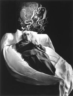 inneroptics:    ROGI ANDRÉ, Kandinsky sur son lit de mort,1944  
