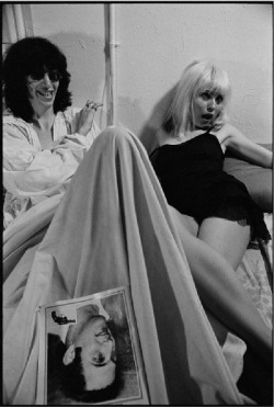 onlybluesunday:  Joey Ramone & Debbie
