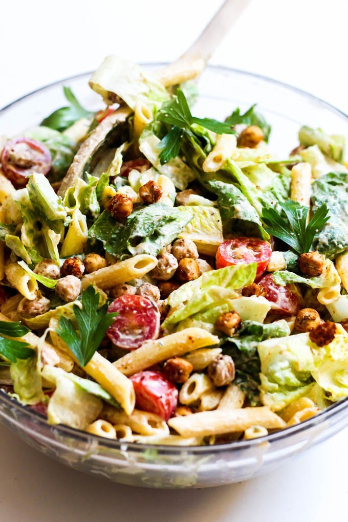 vegan-yums:
“Chickpea caesar pasta salad / Recipe”