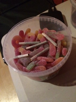 wutangkilllabeez:  Sour keys and joints… My fav 