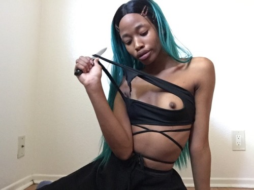 softtitlita:  I lure them in with my innocent face..   don’t remove my caption 🗡no minors/supporters