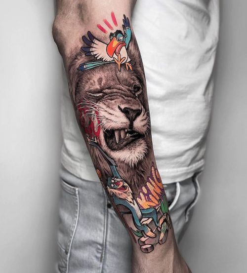 Amazing lion cartoon tattoo by Nacho Frias @nacho.frias ! 