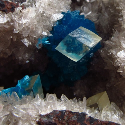 Cavansite, Calcite &amp; Heulandite - Wagholi Quarry, Pune (Poonah), Maharashtra, India