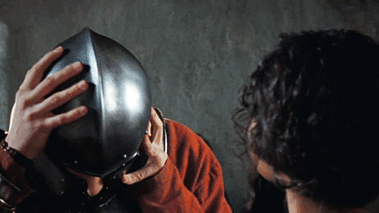 mr-merlin:endless merlin gifs 26/∞↳ Merlin wearing Arthur’s armour