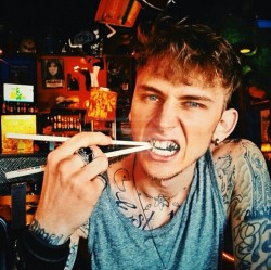 lovemachinegunkelly:  why so serious? . good