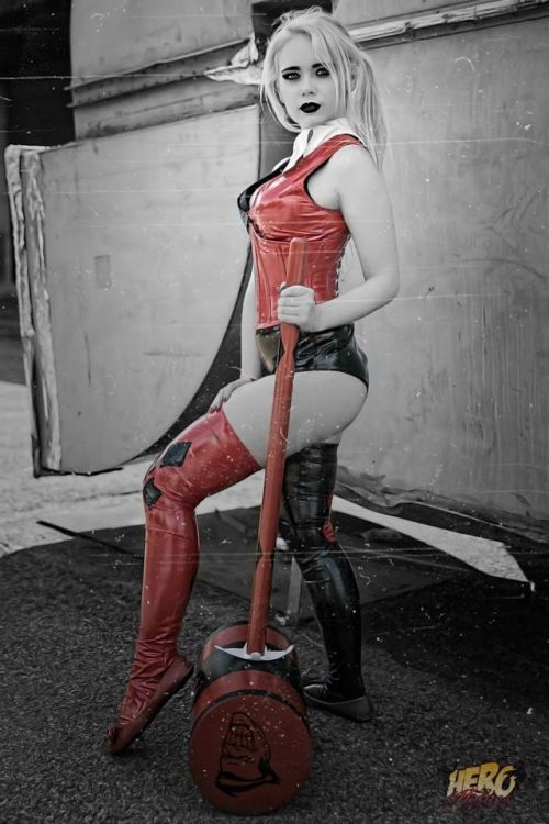 cosplayandgeekstuff:    Kaylessi, one of the   Bitches Of Cosplay (USA) as Harley Quinn. Photos by:   Hero Hotties    