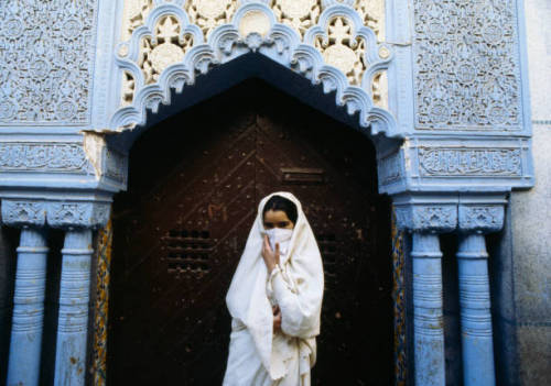 mydearalgeria: Algeria. A woman wearing the traditional white haïk in the Casbah of Algiers. Christi