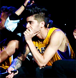 savvyifyanasty:  styles-malik-deactivated2014120: +  &gt; I just want him! Follow