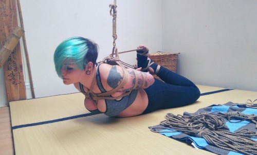 ropeandthings:  shibartiste:  During Gorgone’s workshop at Place des Cordes, with Armony. October 2015   Socks! And rope!