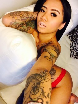 shesbombb:  For more Bombb Women &amp; shoutouts follow us on IG! Instagram.com/shesbombb