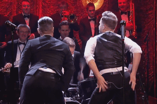 keithersc:  Now Presenting… Robbie Williams and Olly Murs perform &ldquo;I