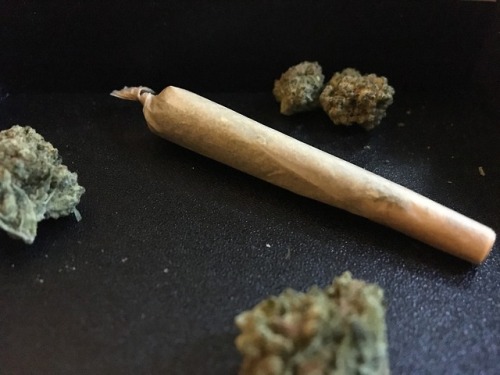 Joint rolled with a kief cake inside 