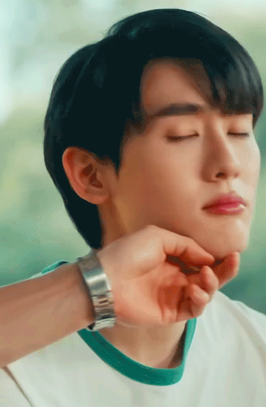 And The Award For Biggest, Beautifulest Eyes And Juiciest, Pinkest Lips Goes To...