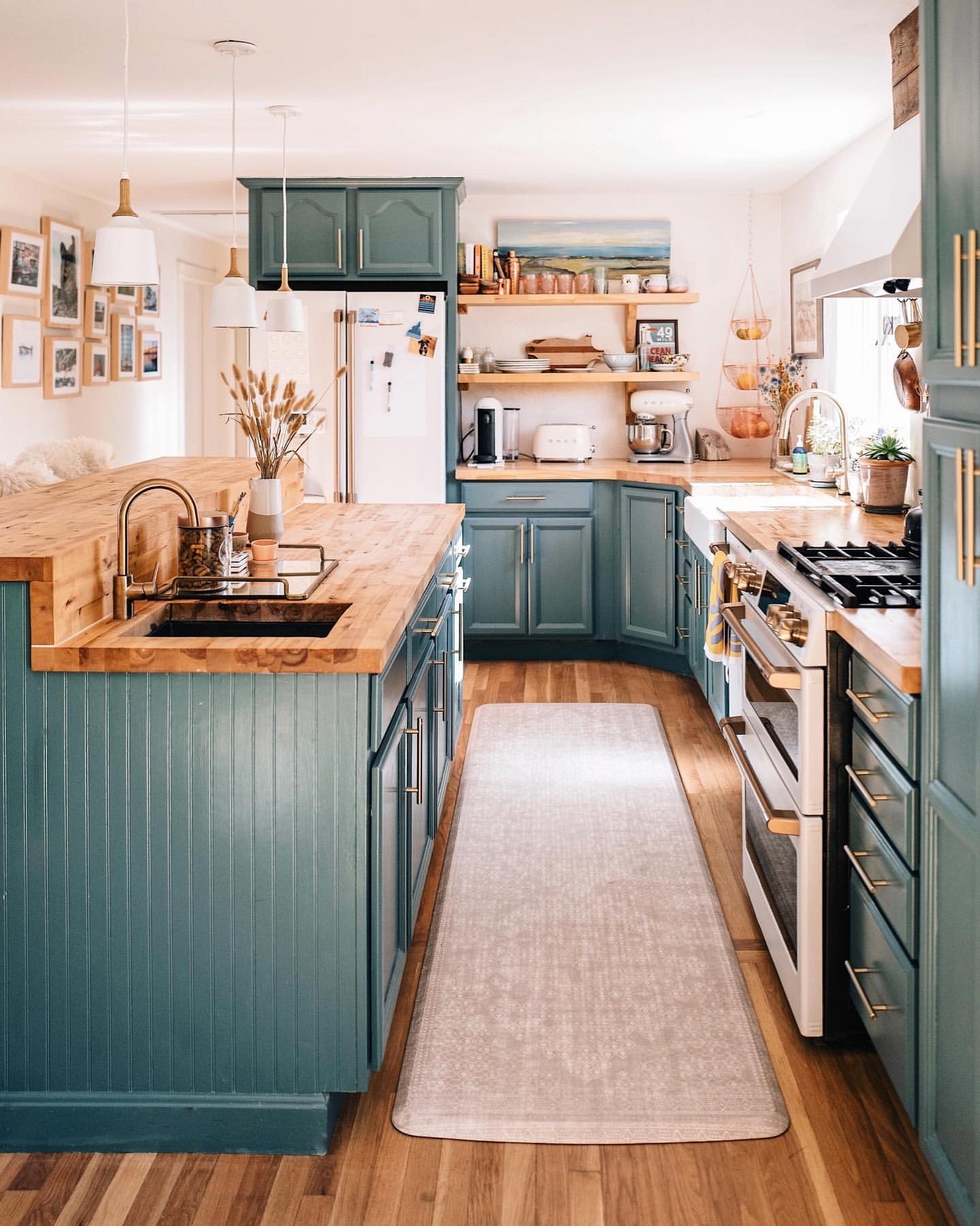 :http://instagram.com/jessolm Gorgeous kitchen 😍
