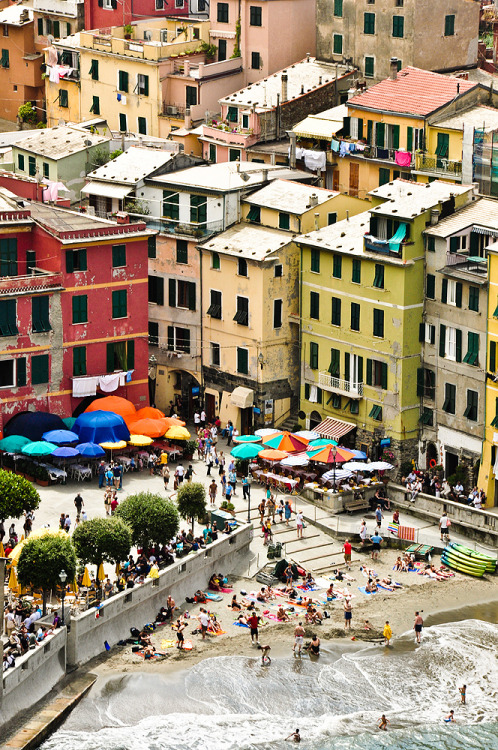 travelingcolors: Vernazza, Liguria | Italy (by Lomoody)