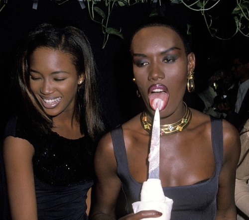 artofkawaii: abhayamudraa: Naomi Campbell &amp; Grace Jones 1990 island girls
