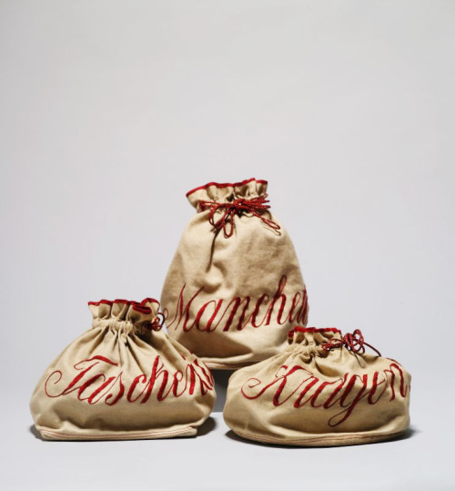 Laundry bags, 1900. Germany. For Handkerchiefs, collars or cuffs. Germanisches Nationalmuseum 