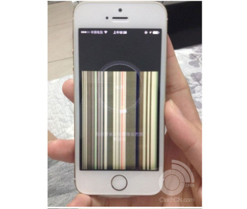 twinleaves:  「iPhone5s」ゴールドモデルユーザーに悲報！ ゴールドだけにあらわれる「画面不具合」が報告される | ロケットニュース24 