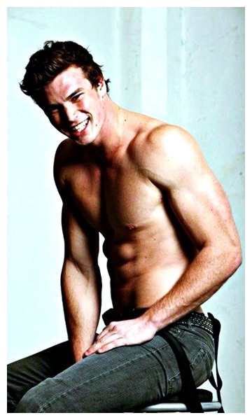 male-and-others-drugs: Derek Theler sem camisa
