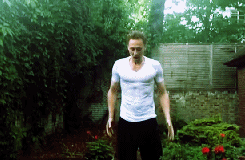 black-nata:  Tom Hiddleston getting doused with ice for ALS — If you look closely