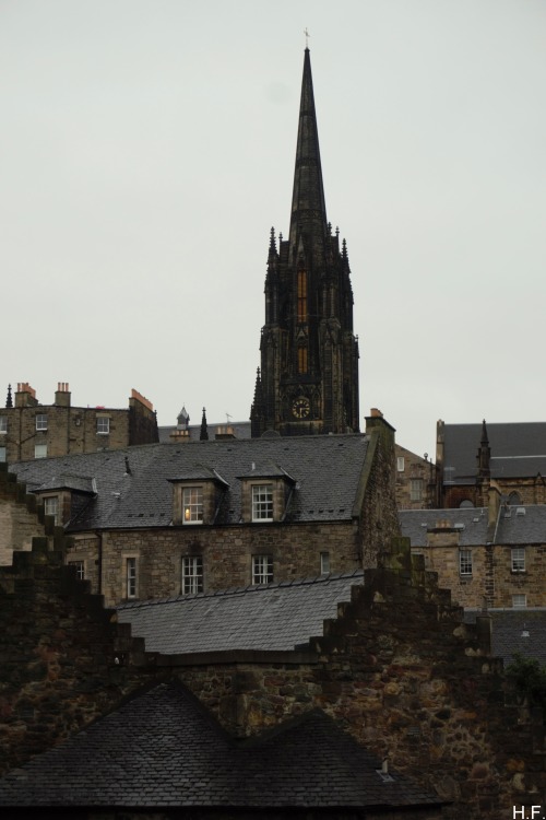 thethingsiveseen-photography: View of Edinburgh from Greyfriars Kirk cemetery on a rainy evenin