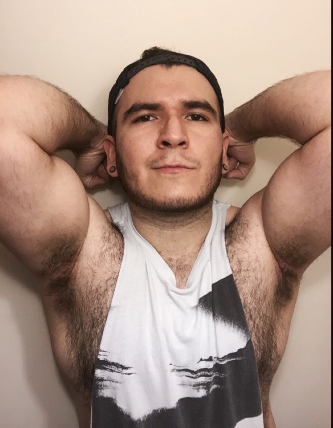coolhotdutch:  imagine licking waist up to those pits 